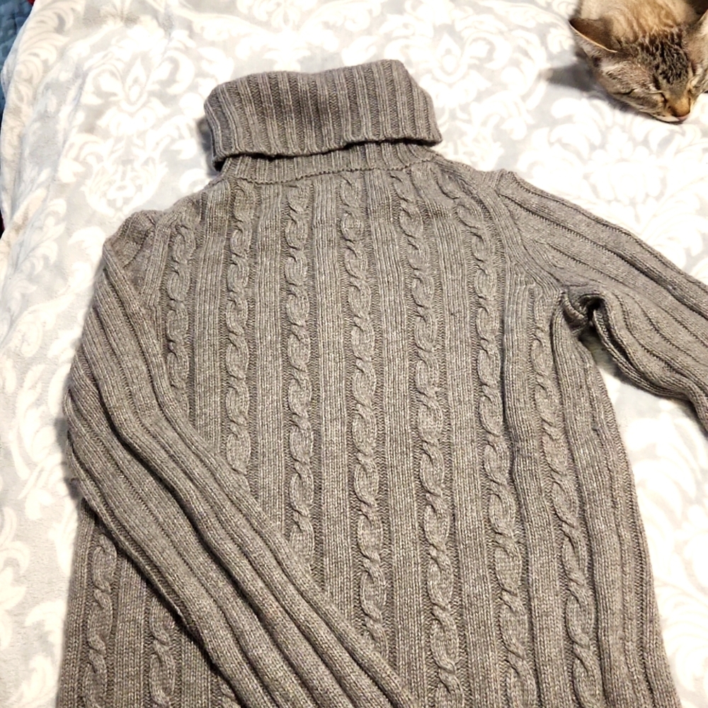 Cambridge cable turtleneck